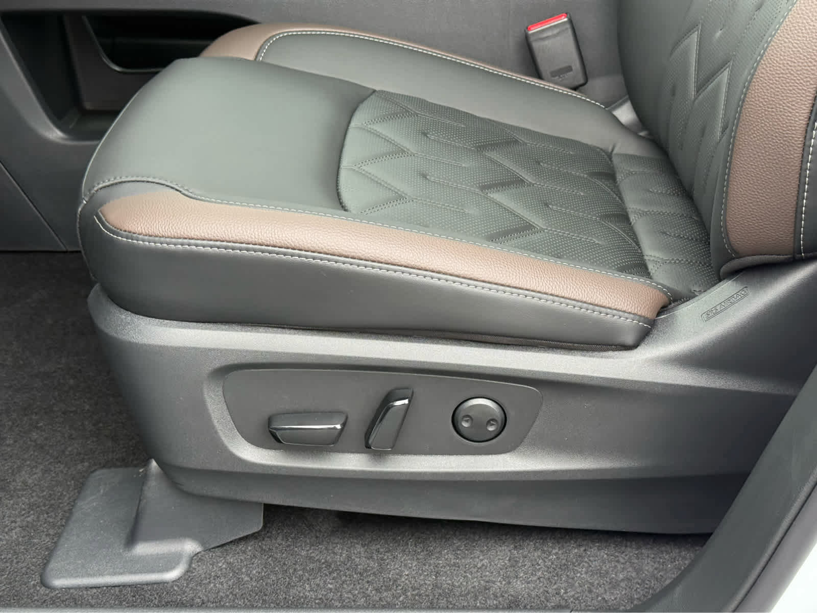 New 2026 Nissan Pathfinder Platinum image 10