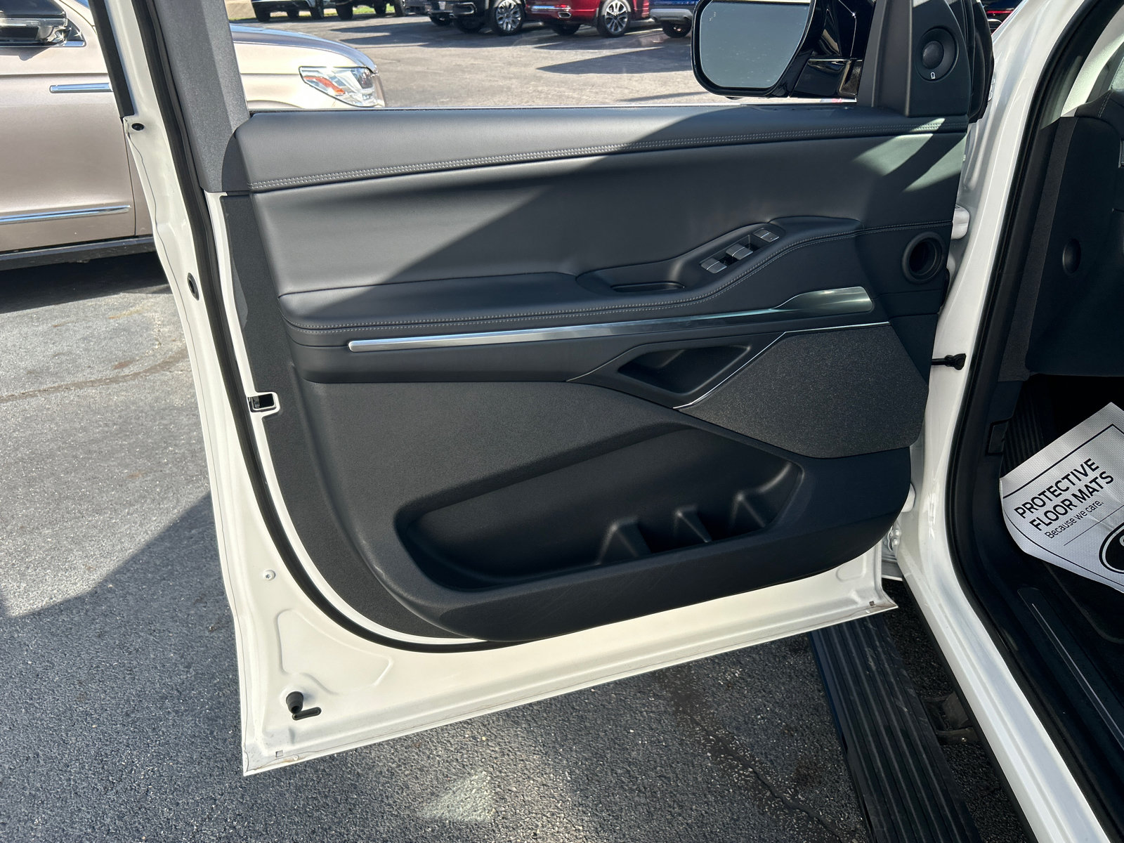 New 2026 Lincoln Navigator Reserve AWD/4WD image 13