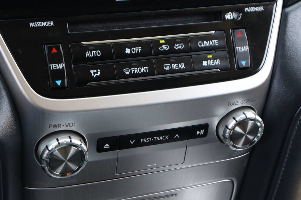 Used 2018 Toyota Land Cruiser AWD/4WD image 35