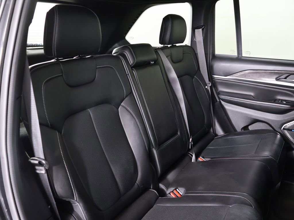 Used 2022 Jeep Grand Cherokee Overland AWD/4WD image 35