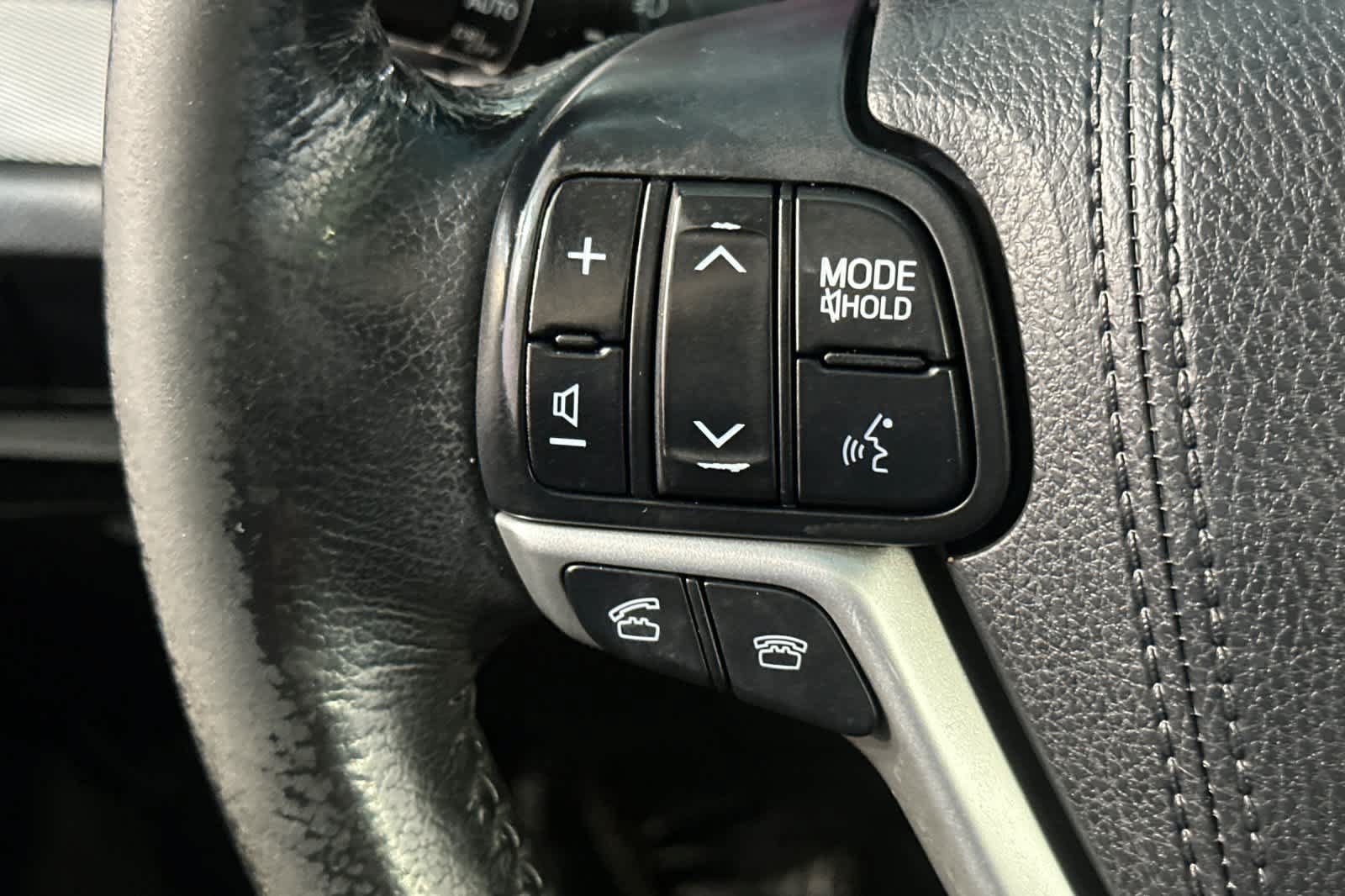 Used 2015 Toyota Sienna SE w/ SE Preferred Package FWD image 32