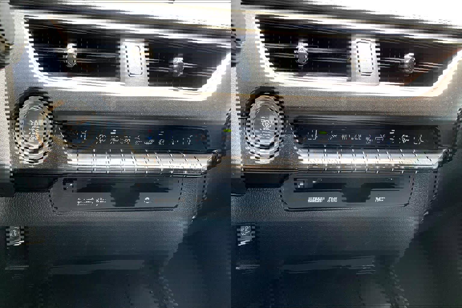 Used 2021 Lexus UX 200 w/ Accessory Package (Z1) image 34