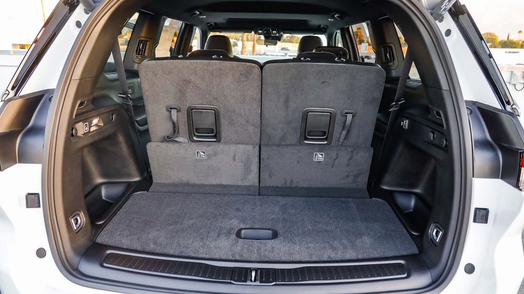 New 2025 Jeep Grand Cherokee L Altitude image 28