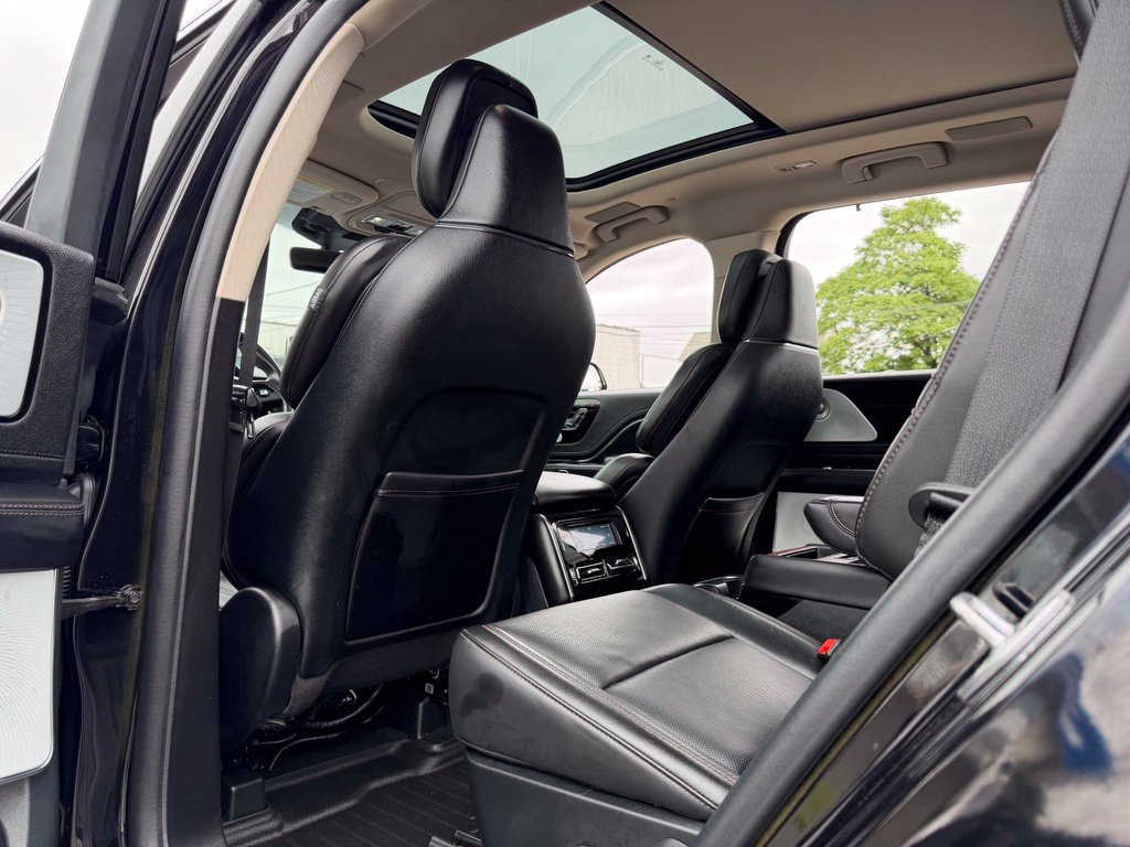 Used 2023 Lincoln Aviator Grand Touring w/ Equipment Group 301A AWD/4WD image 17