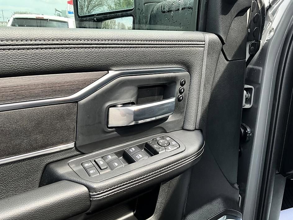 New 2026 RAM 3500 Laramie AWD/4WD image 12