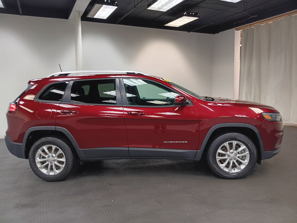 Used 2020 Jeep Cherokee Latitude w/ Cold Weather Group image 6