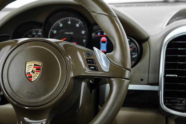 Used 2014 Porsche Cayenne Platinum Edition AWD/4WD image 16