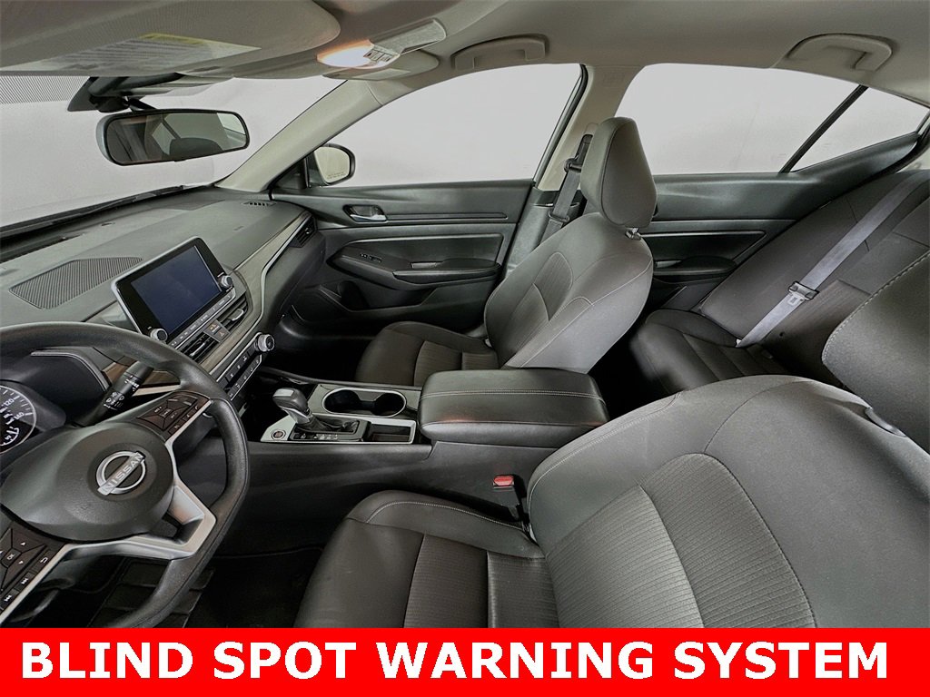 Used 2024 Nissan Altima 2.5 SV image 2