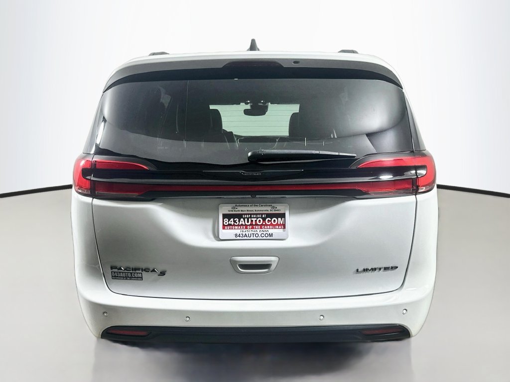 Used 2025 Chrysler Pacifica Limited FWD image 6