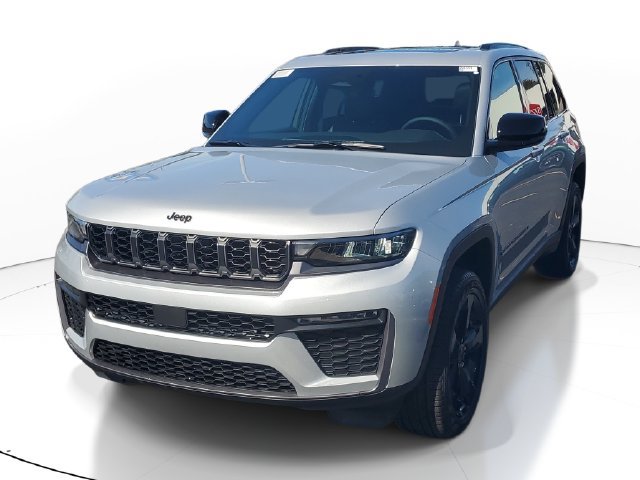 New 2026 Jeep Grand Cherokee Limited w/ Limited Altitude Package AWD/4WD image 2