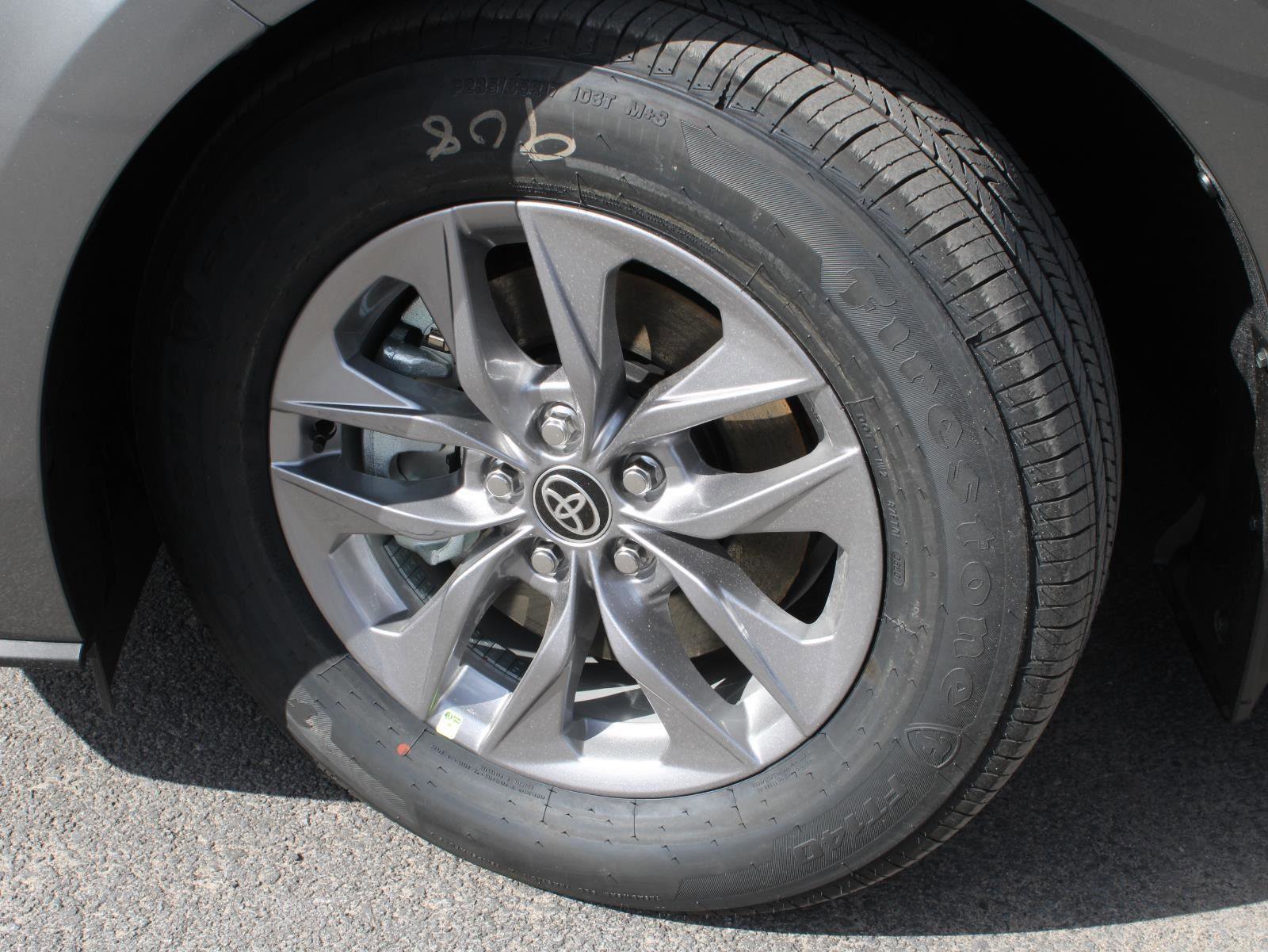 New 2026 Toyota Sienna LE AWD/4WD image 8
