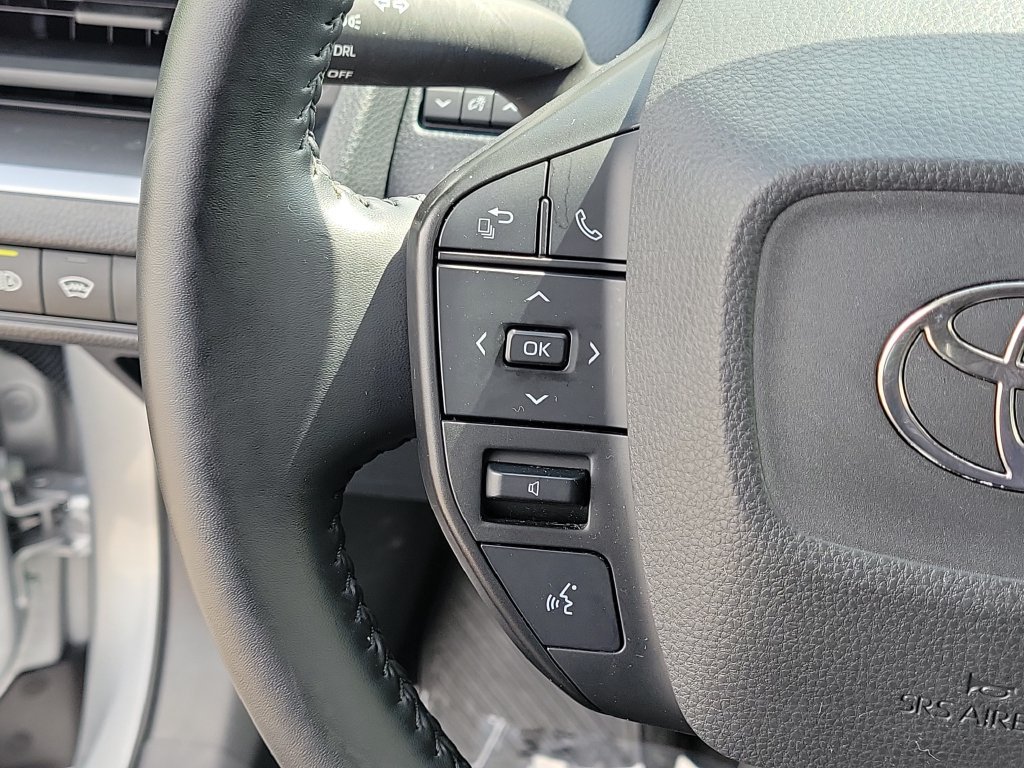 Used 2025 Toyota Prius LE FWD image 28