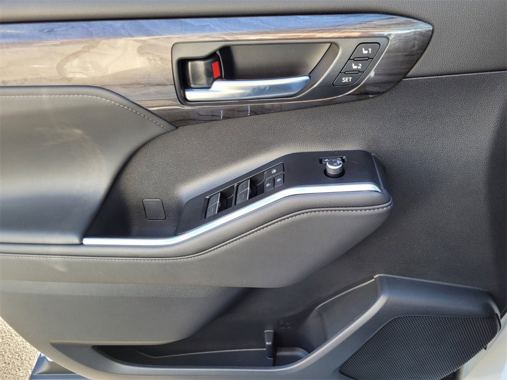 New 2026 Toyota Highlander Limited image 26