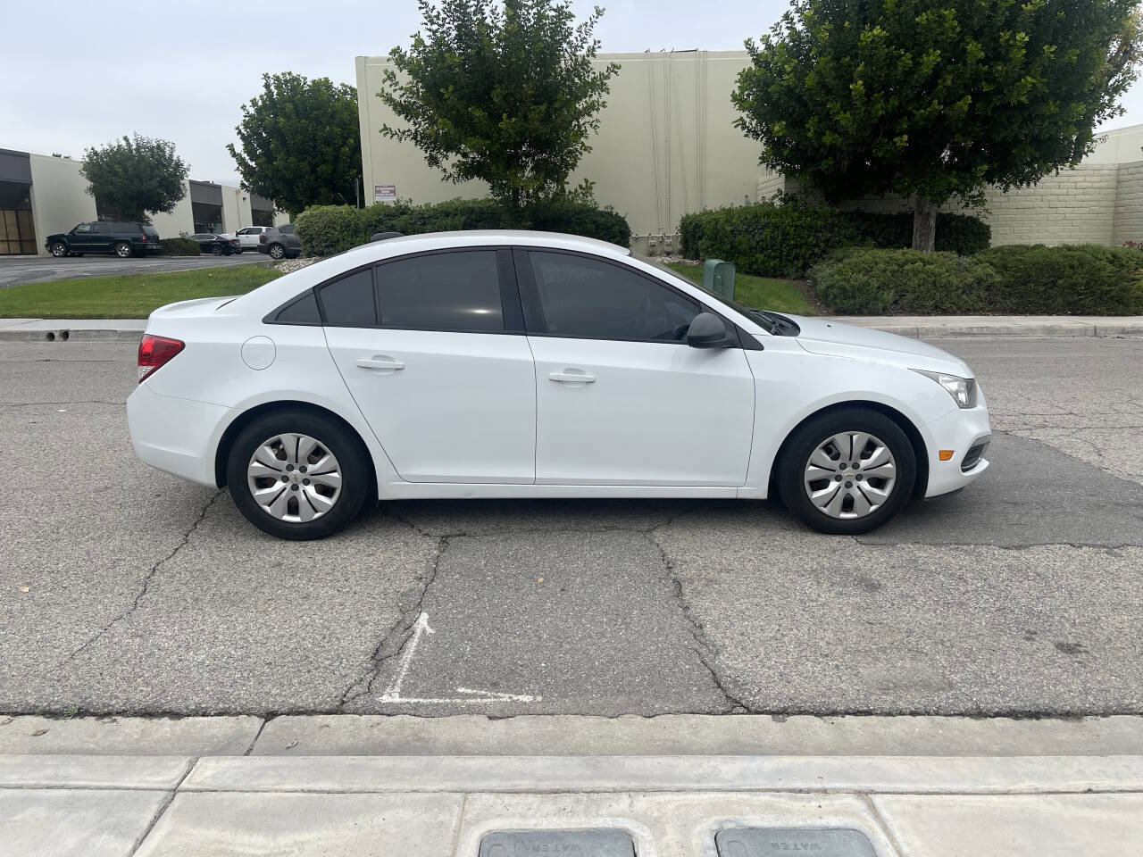 Used 2015 Chevrolet Cruze LS FWD image 13