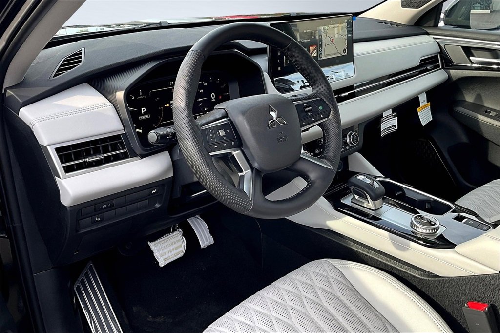New 2025 Mitsubishi Outlander SEL image 6