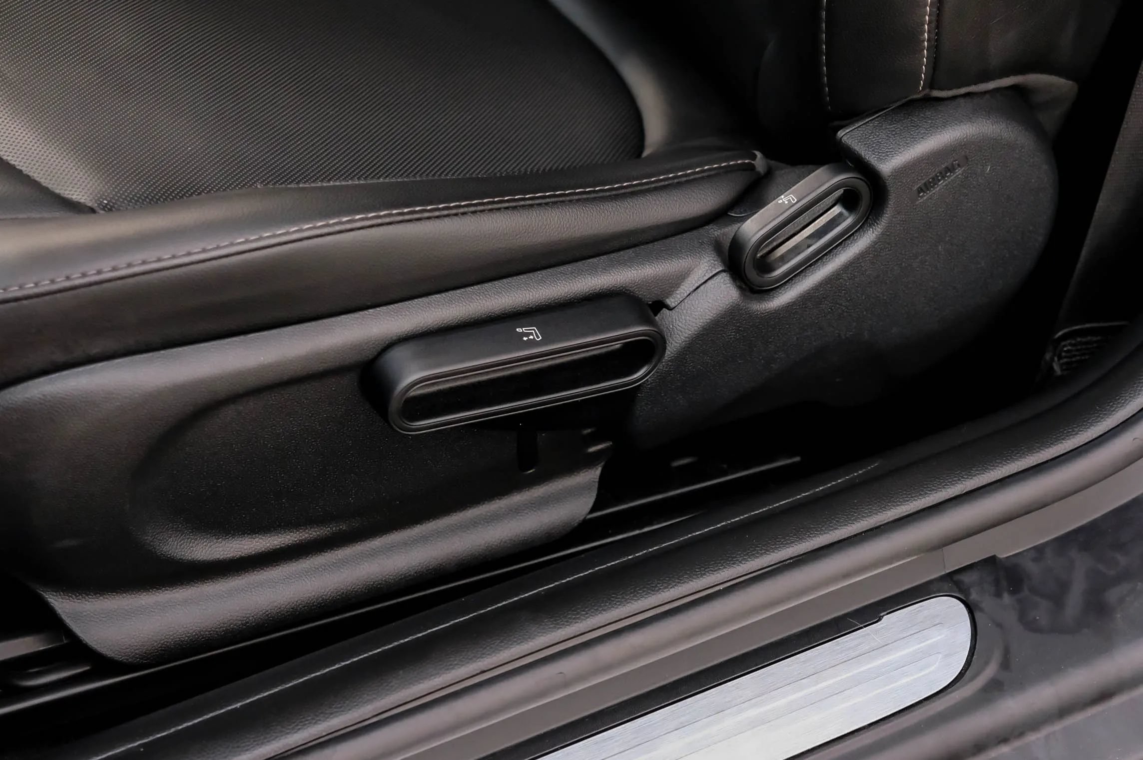Used 2019 MINI Cooper 2-Door Hardtop FWD image 34