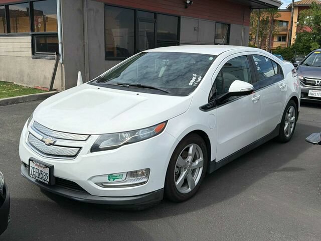 Used 2014 Chevrolet Volt FWD image 2