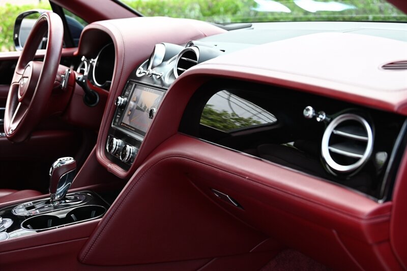 Used 2019 Bentley Bentayga AWD/4WD image 28