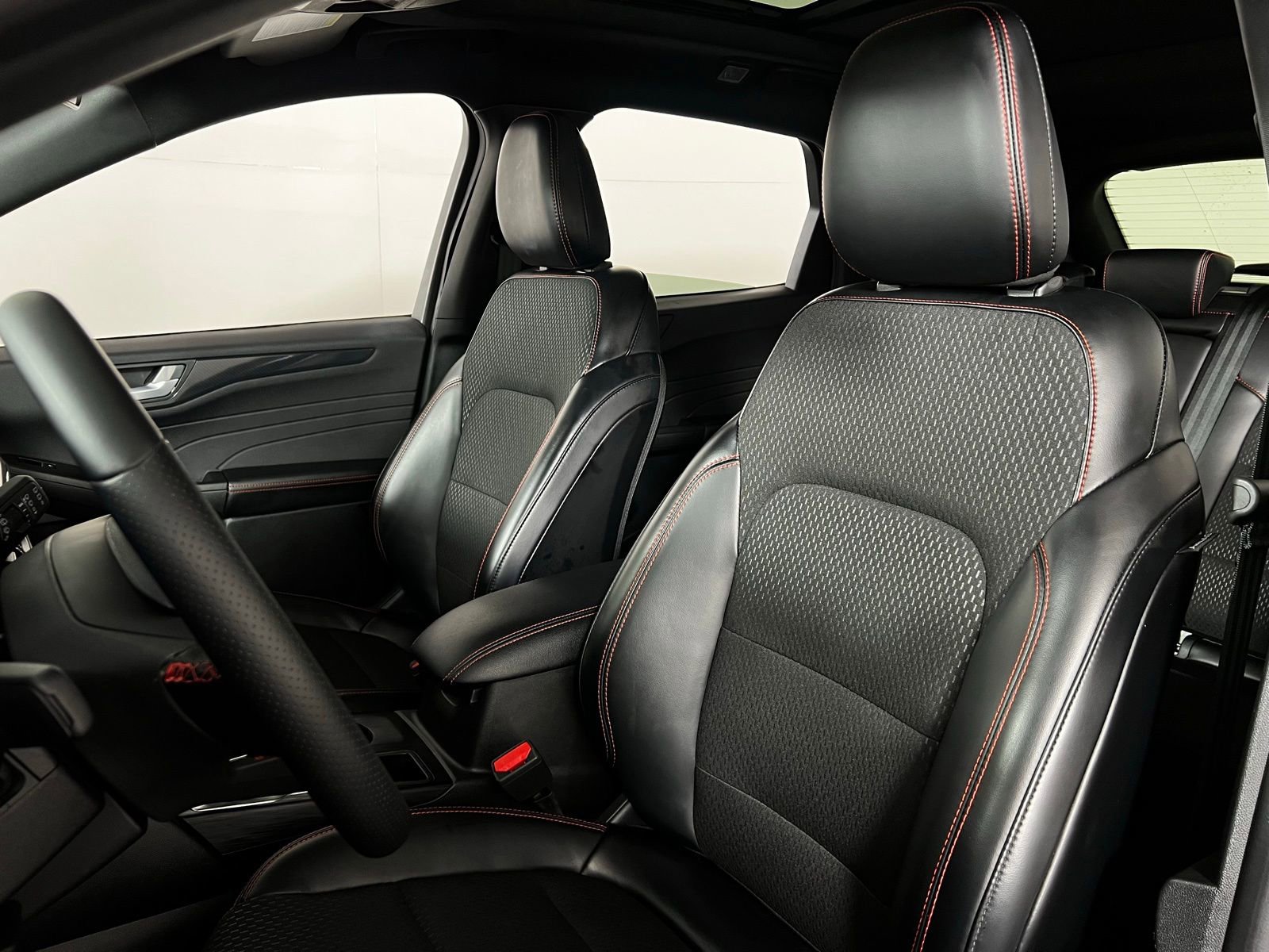 Used 2025 Ford Escape ST-Line w/ Equipment Group 301A image 13