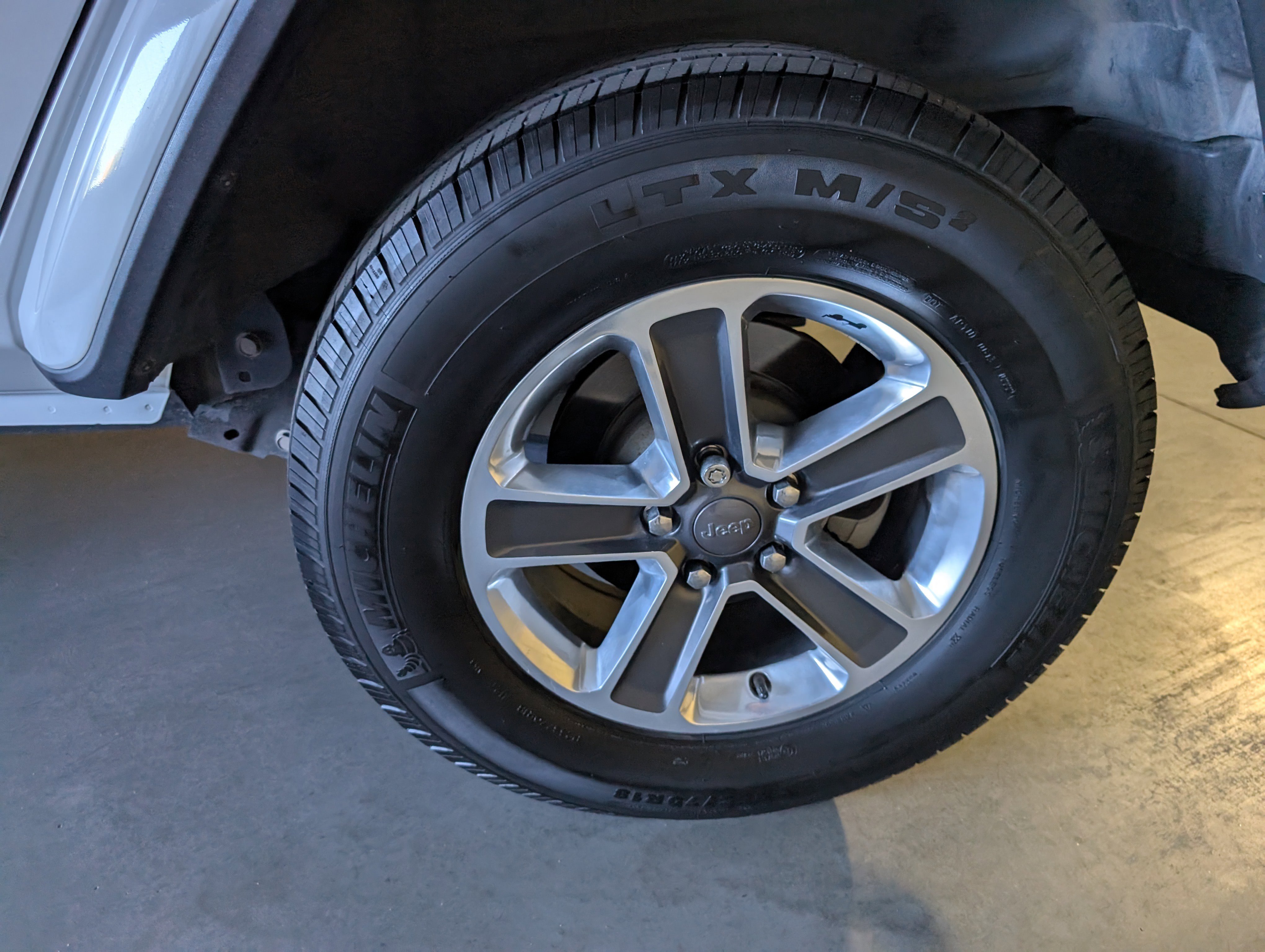 Used 2018 Jeep Wrangler Unlimited Sahara image 16