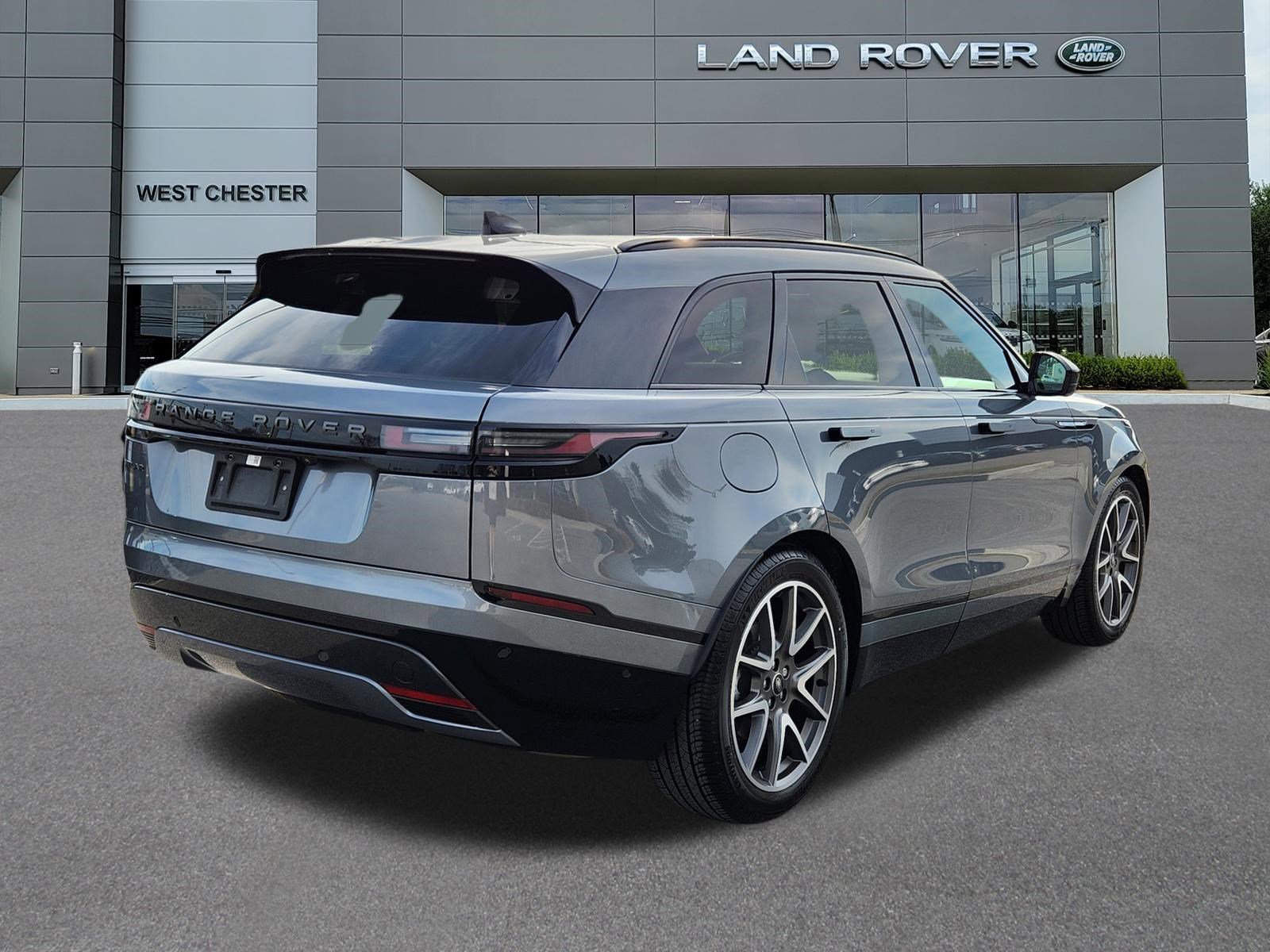 Certified 2026 Land Rover Range Rover Velar Dynamic SE image 4