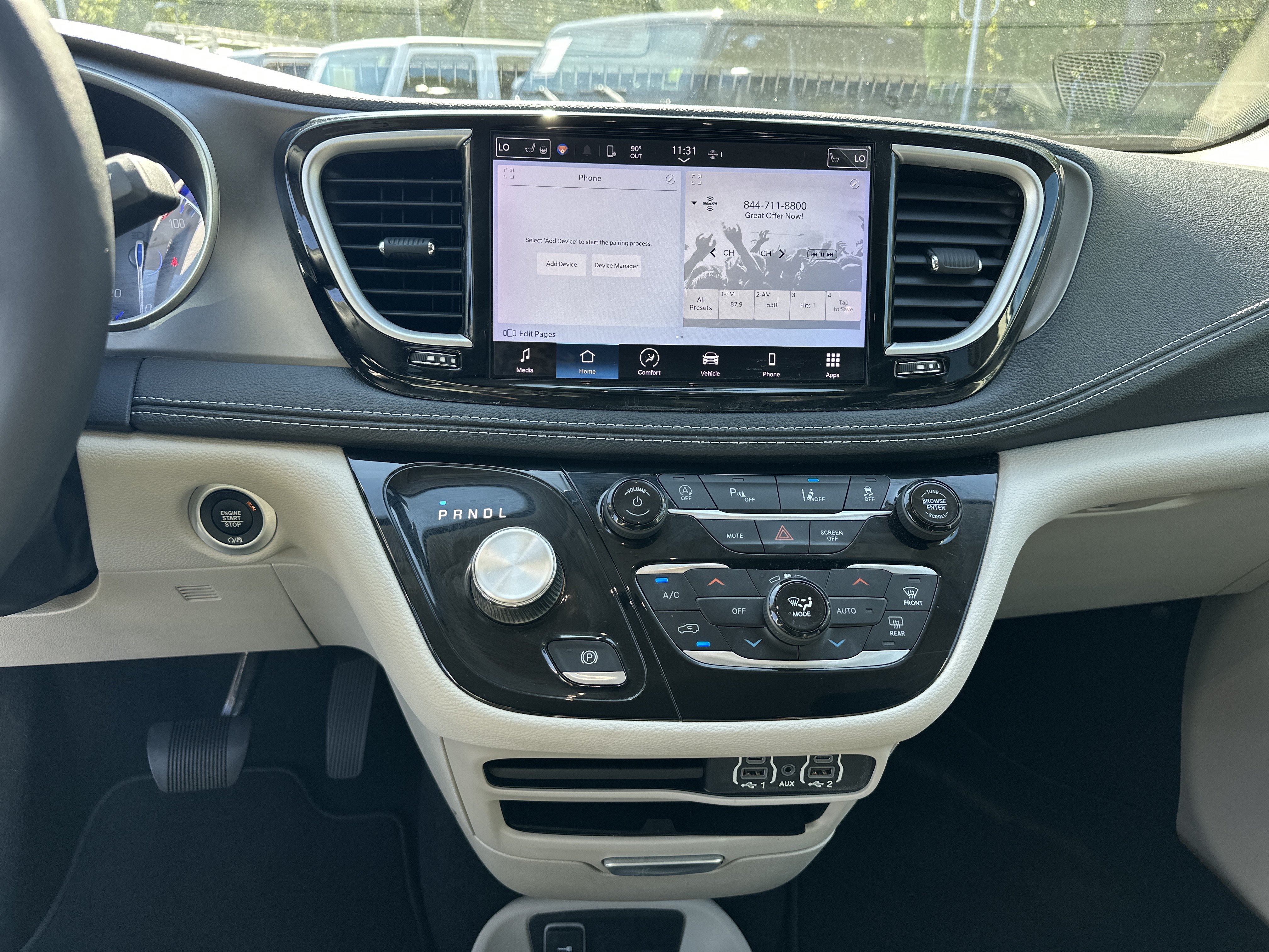 Used 2023 Chrysler Pacifica Touring-L AWD/4WD image 31
