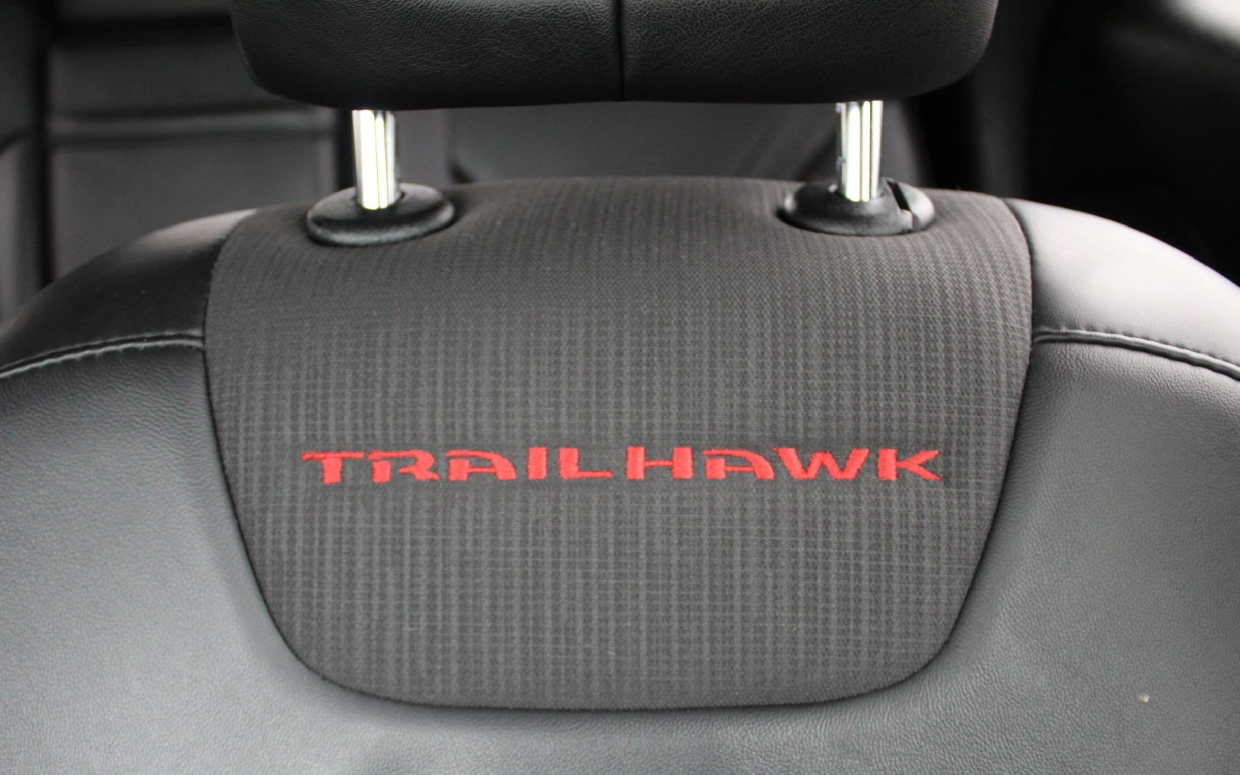 Used 2018 Jeep Cherokee Trailhawk w/ Comfort/Convenience Group AWD/4WD image 34