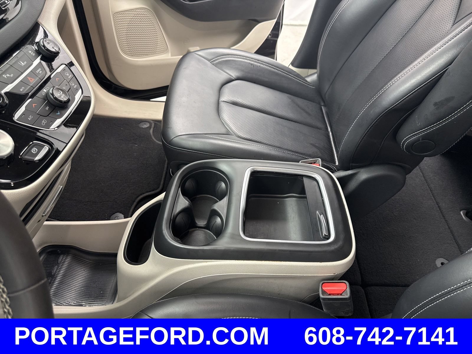 Used 2023 Chrysler Pacifica Touring-L FWD image 20