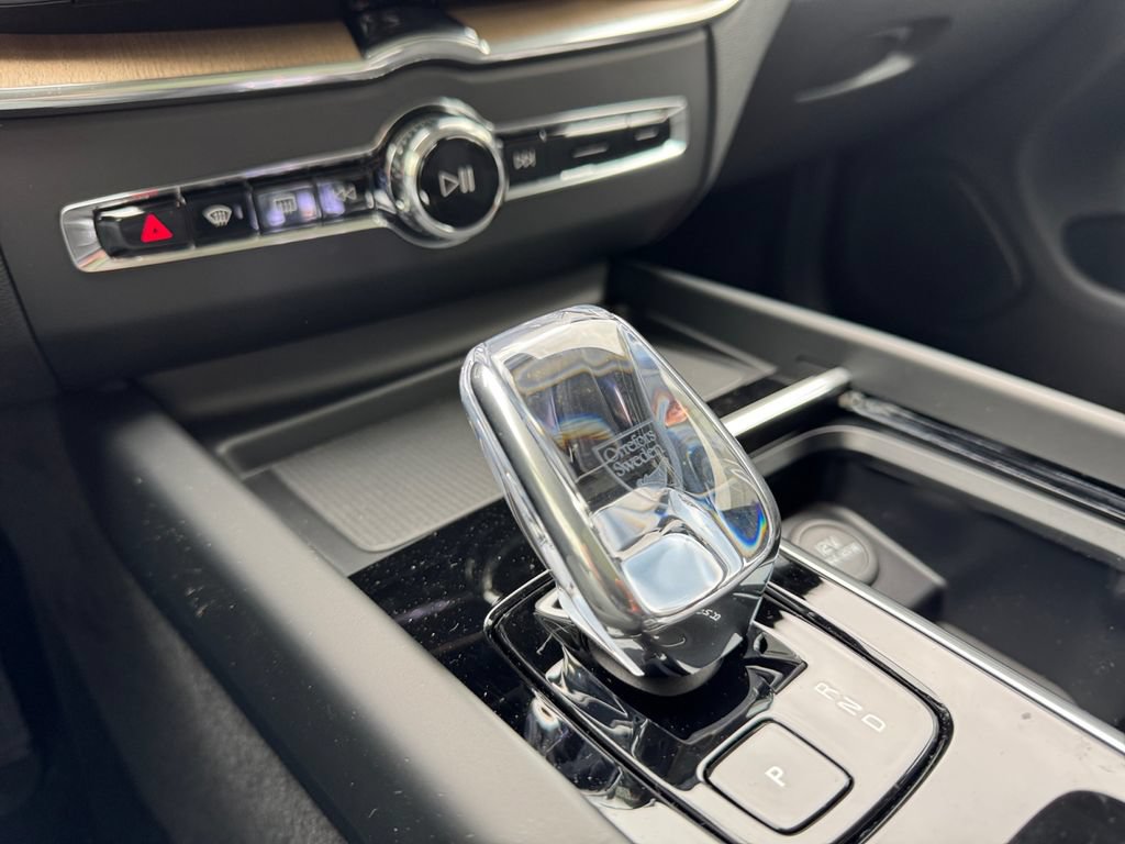 New 2026 Volvo XC60 B5 Plus w/ Protection Package Premier AWD/4WD image 16