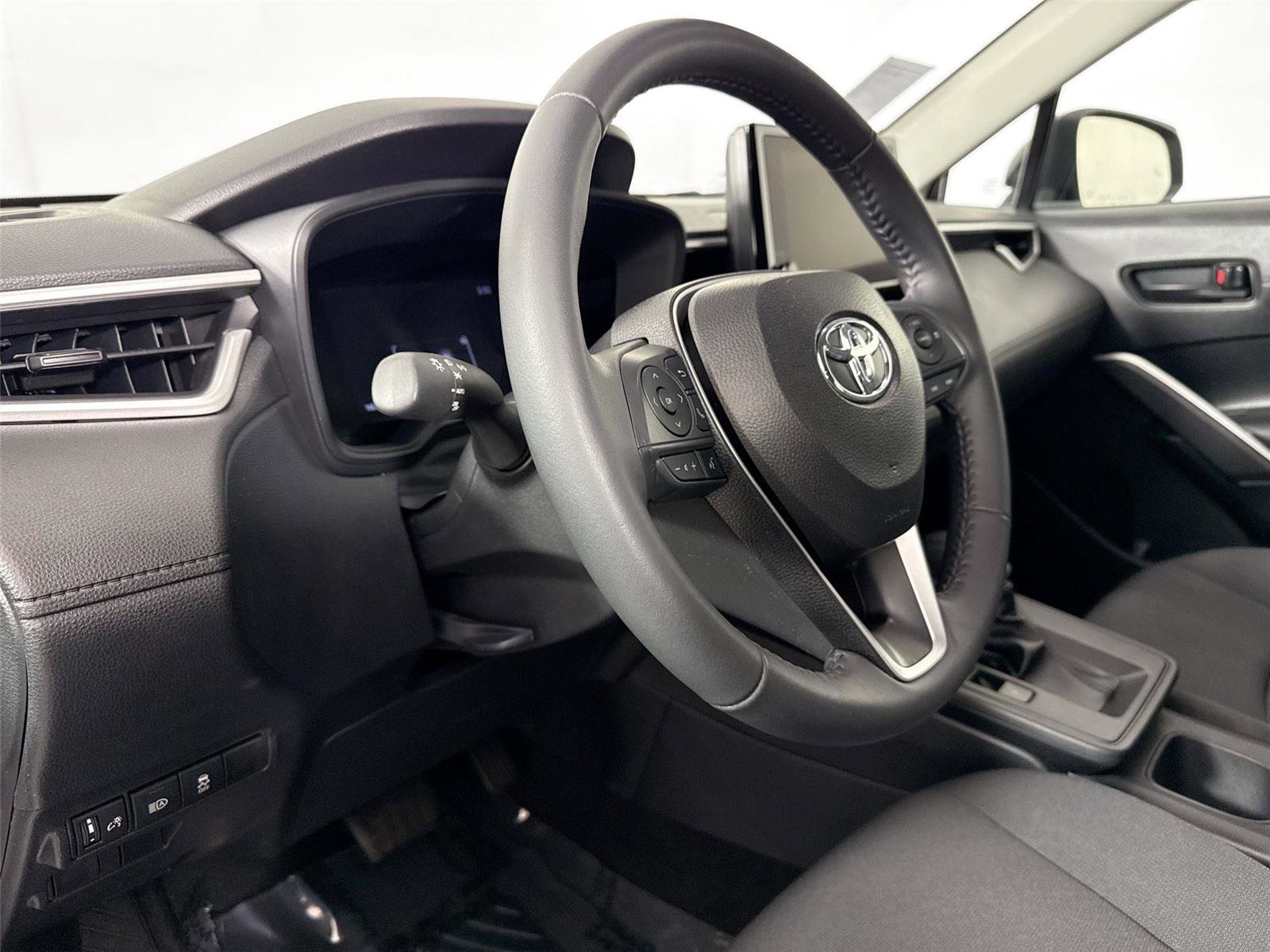 Certified 2026 Toyota Corolla Cross LE FWD image 4