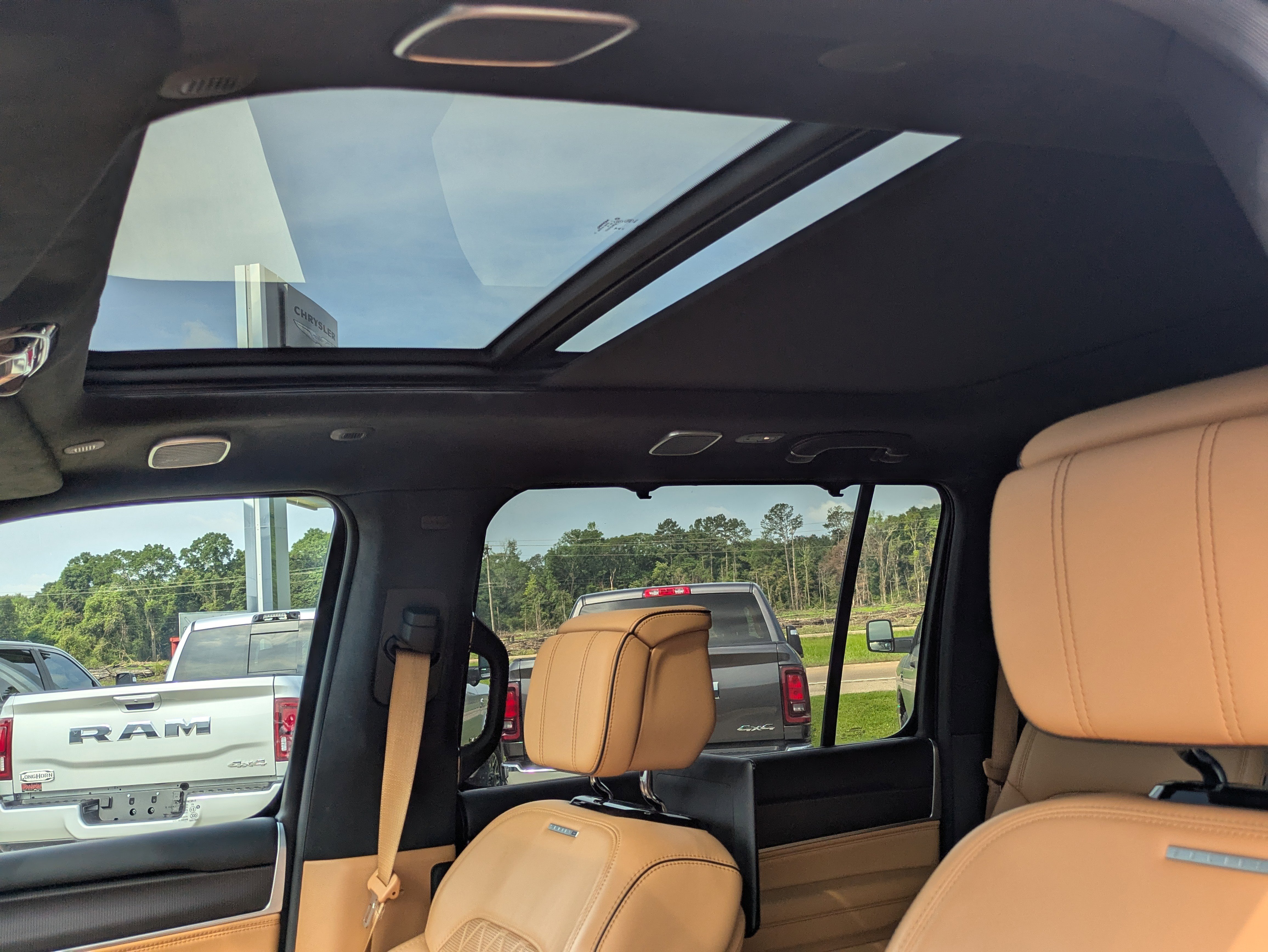 Used 2025 Jeep Grand Wagoneer L Series III w/ Rear Seat Video Group 1 AWD/4WD image 9