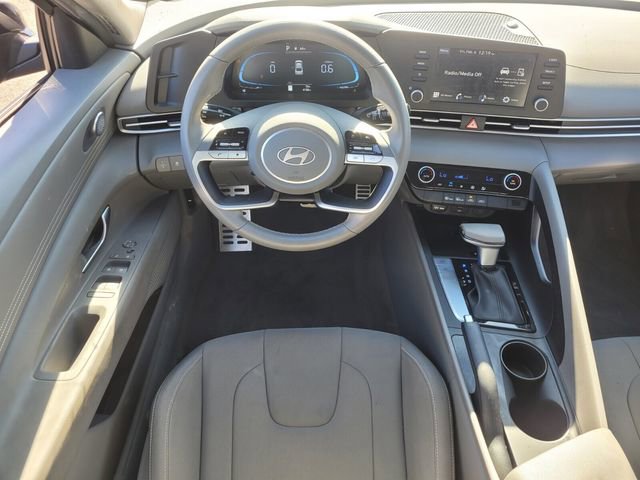 Used 2025 Hyundai Elantra Sport image 17