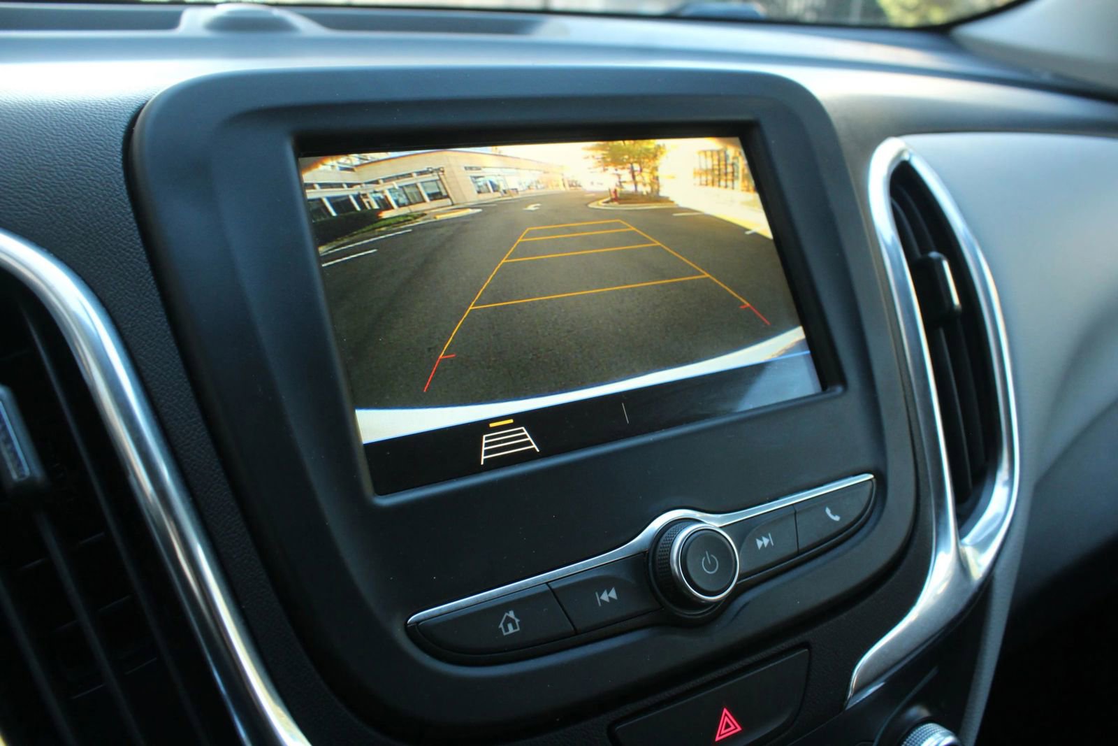 Used 2019 Chevrolet Equinox LS w/ LS Convenience Package AWD/4WD image 25