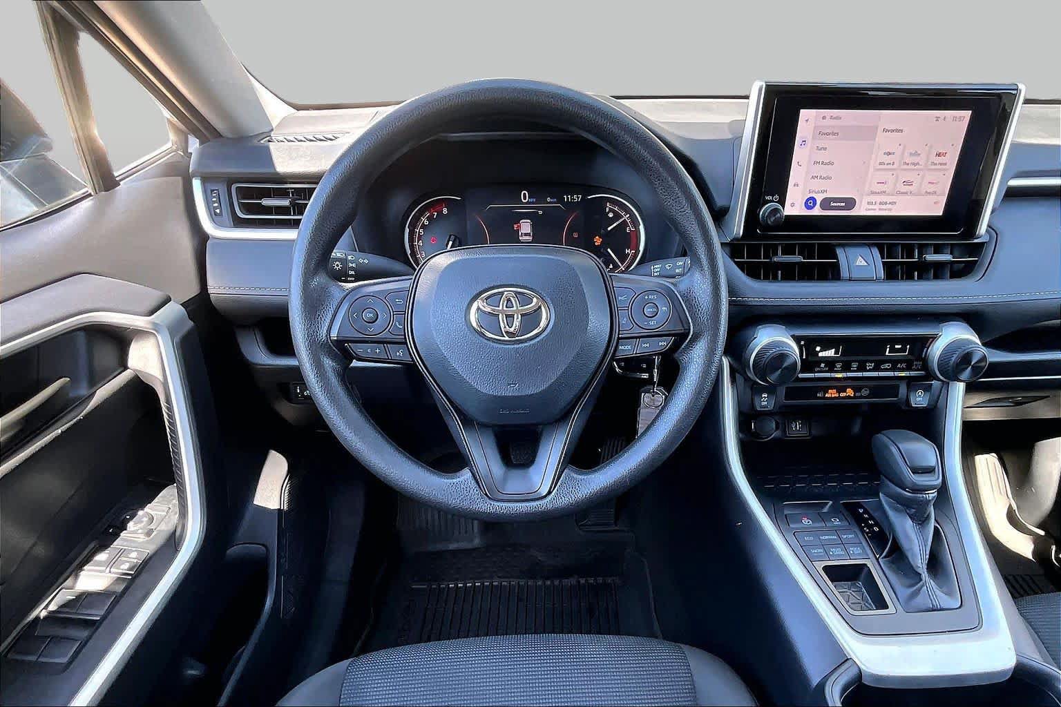 Used 2025 Toyota RAV4 LE AWD/4WD image 6