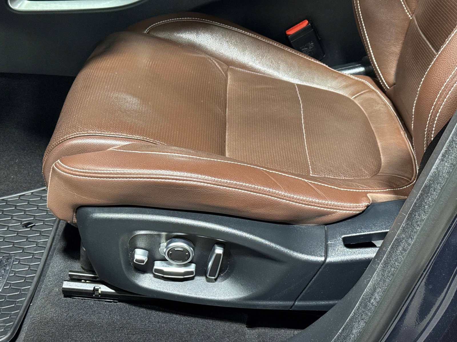 Used 2018 Jaguar F-PACE S image 21