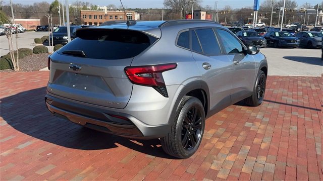 Used 2024 Chevrolet Trax ACTIV image 2