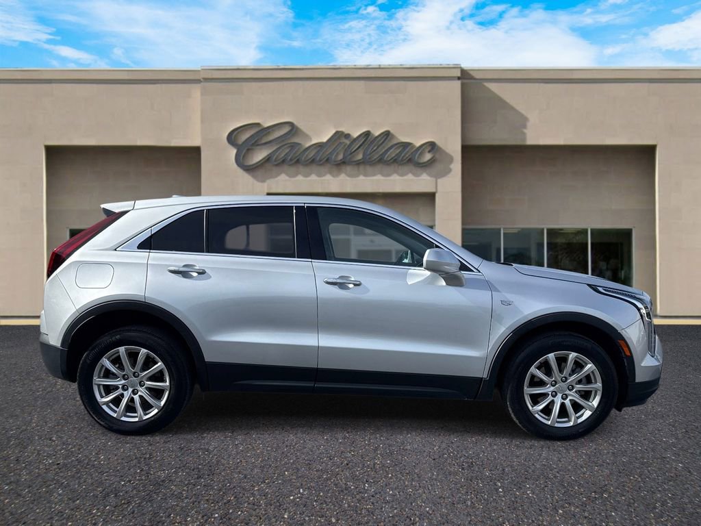 Used 2020 Cadillac XT4 Luxury image 2