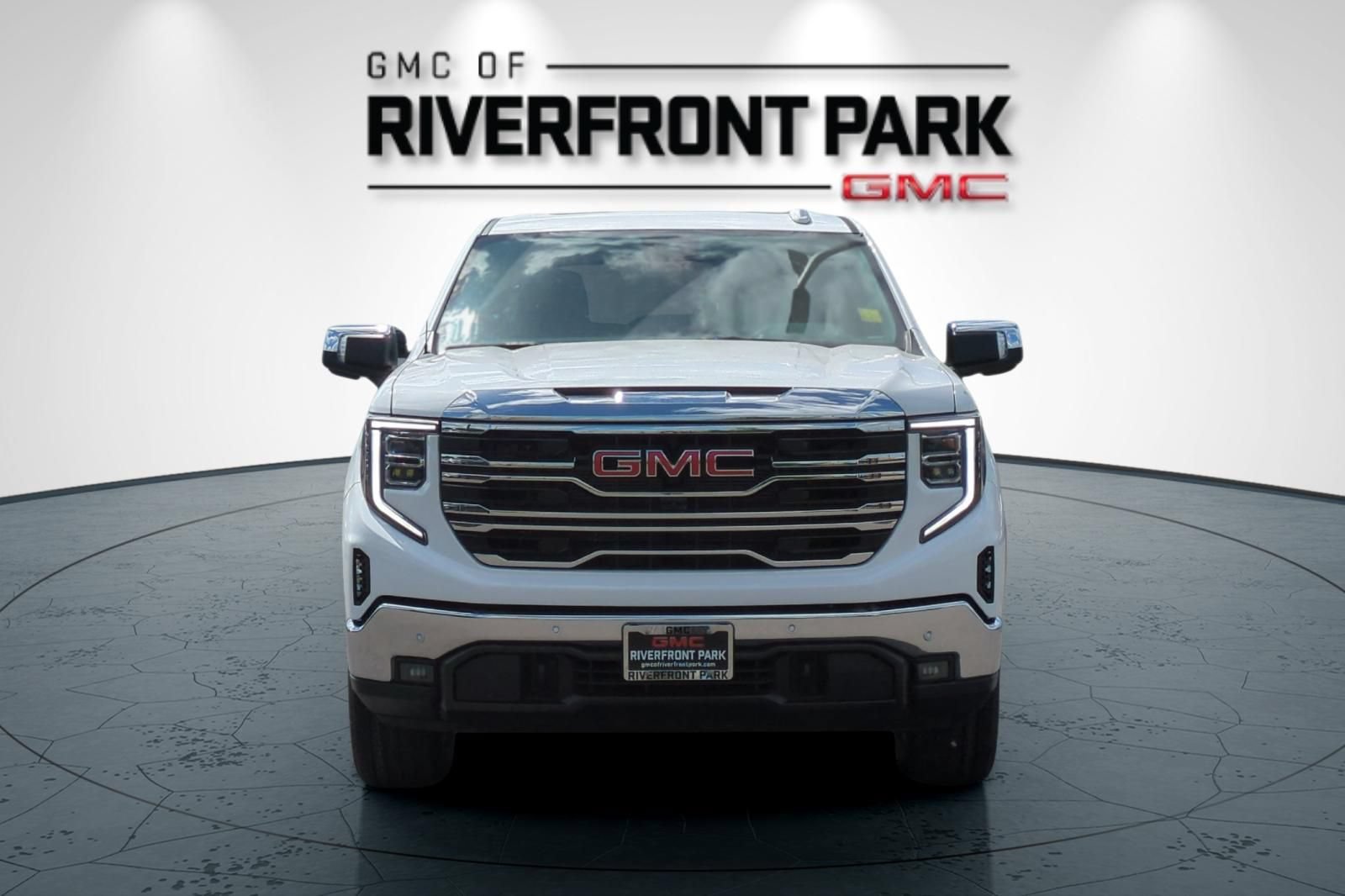 New 2026 GMC Sierra 1500 SLT w/ SLT Premium Plus Package AWD/4WD image 8