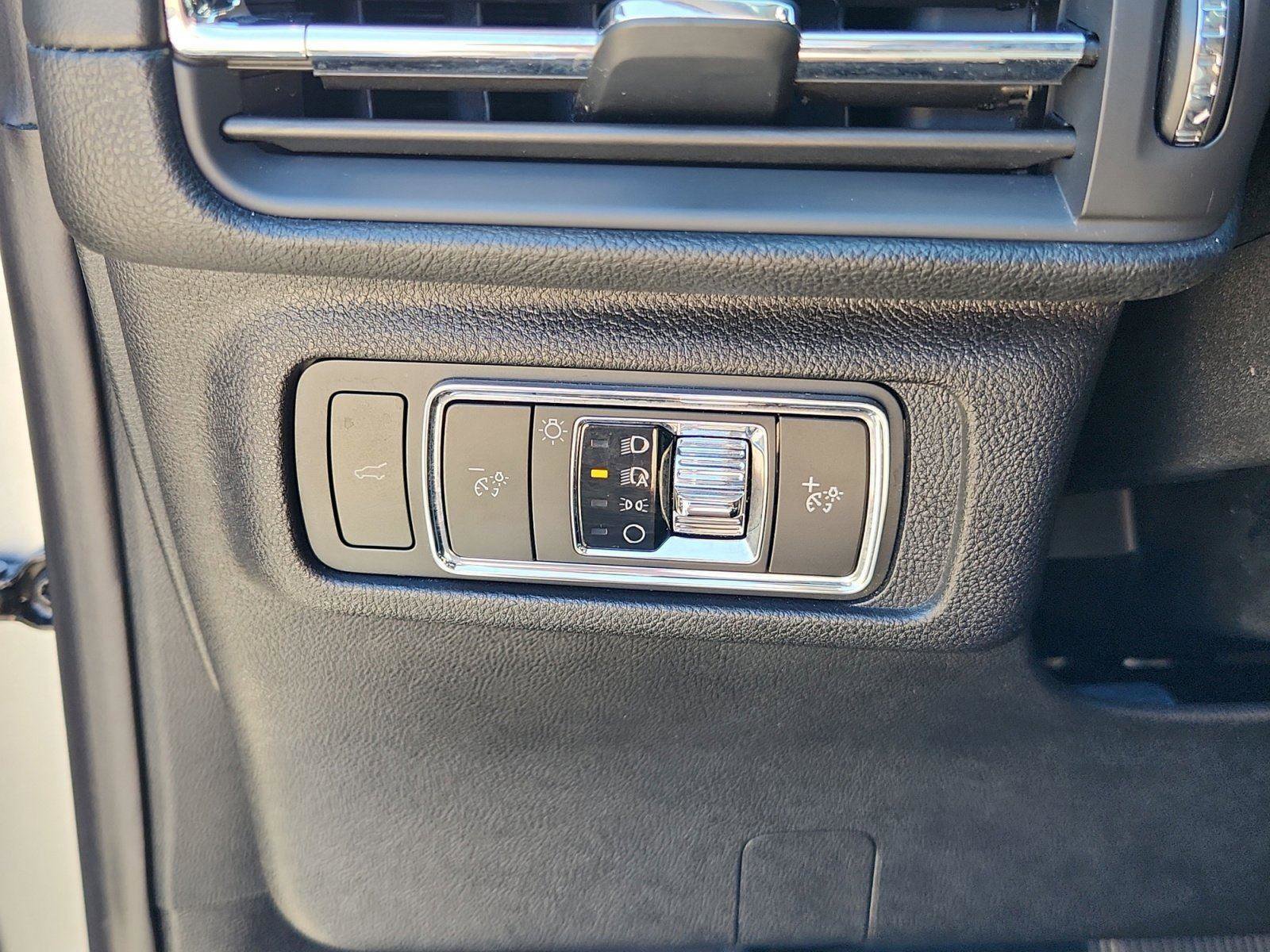 Used 2022 Lincoln Corsair AWD w/ Premium Package image 21