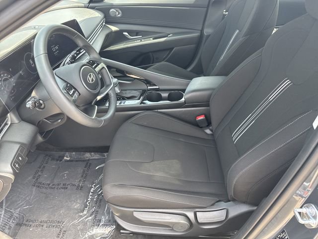 Certified 2025 Hyundai Elantra SEL FWD image 9
