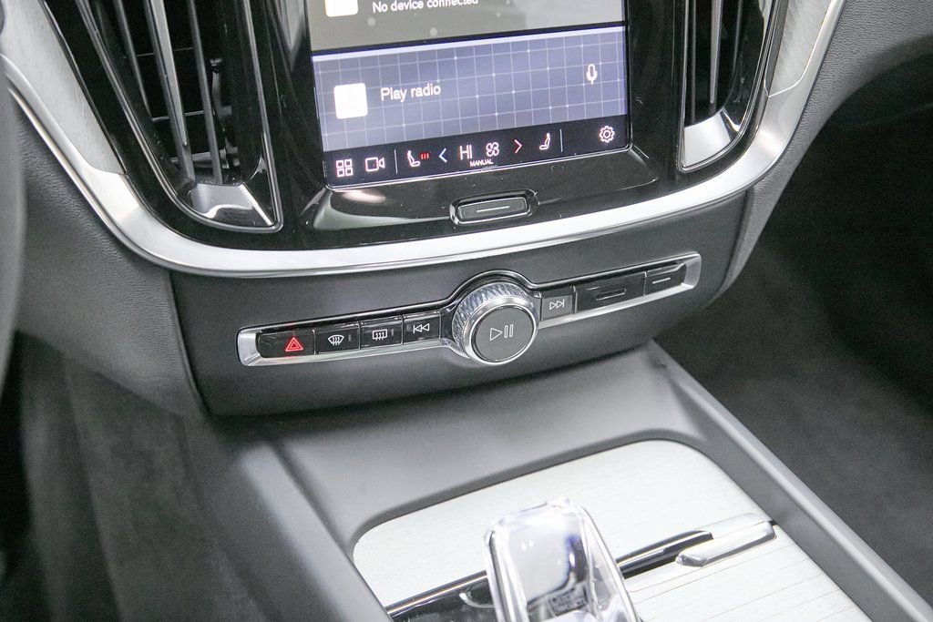 Certified 2024 Volvo V60 B5 Cross Country Ultimate image 17