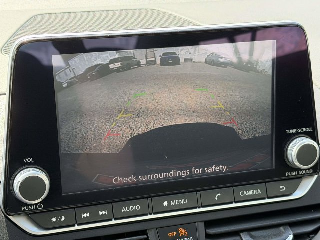 Used 2025 Nissan Altima 2.5 SV FWD image 2