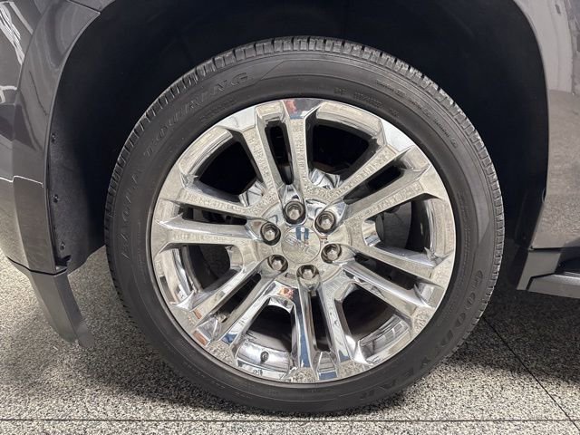 Used 2017 Chevrolet Suburban LT AWD/4WD image 4