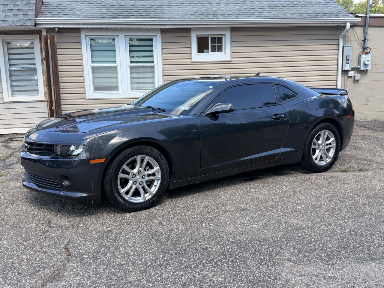 Used 2015 Chevrolet Camaro LT RWD image 2