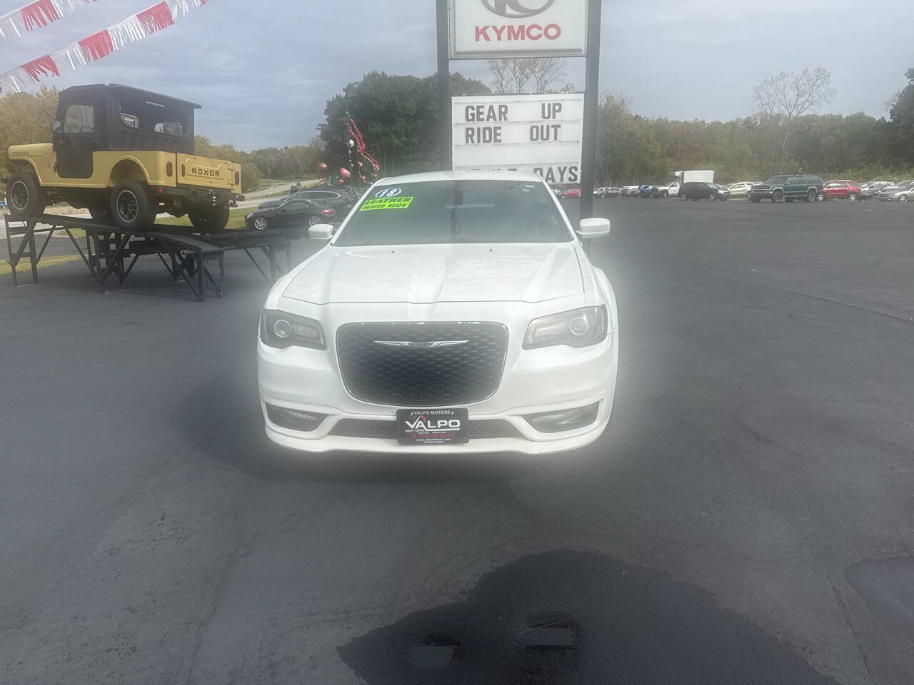 Used 2018 Chrysler 300 S w/ S Model Appearance Package RWD image 3