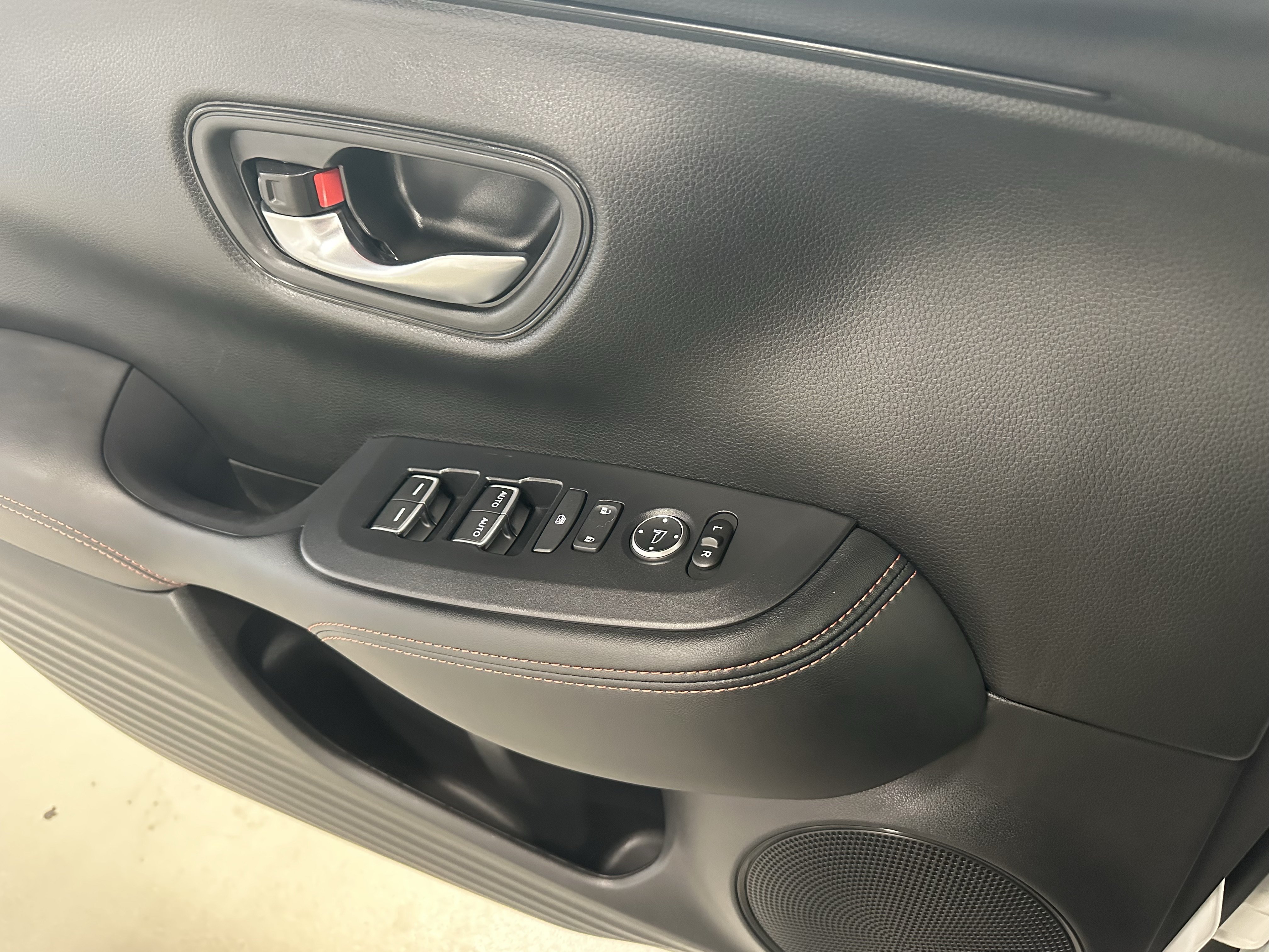 Used 2025 Honda HR-V Sport image 20