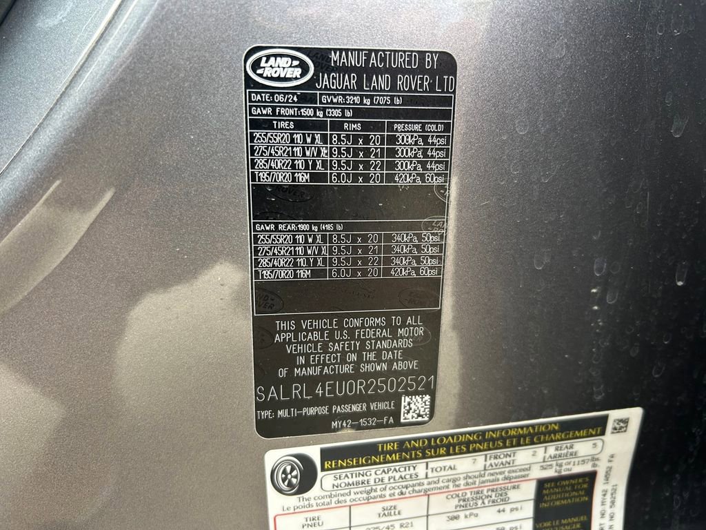 Used 2024 Land Rover Discovery Dynamic SE image 11