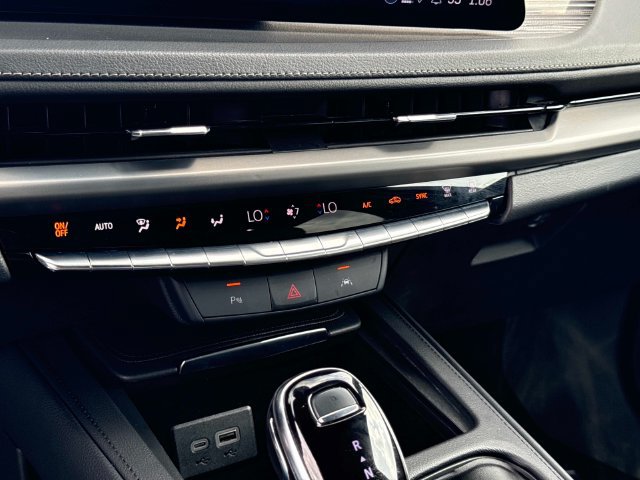 Used 2025 Cadillac XT4 Premium Luxury FWD image 25