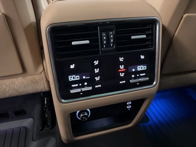 Used 2023 Porsche Cayenne Platinum Edition image 17