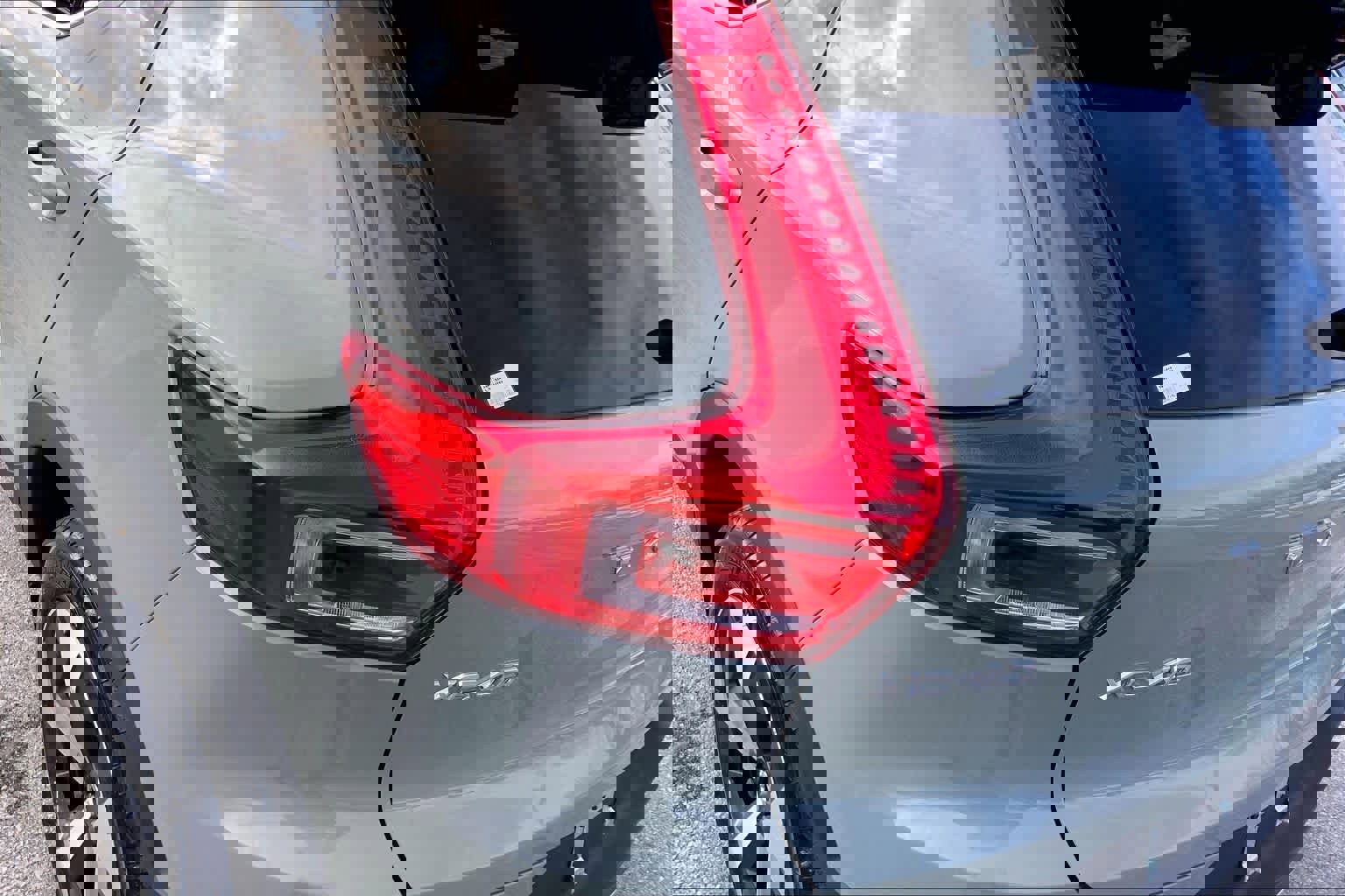 Used 2025 Volvo XC40 B5 Core w/ Protection Package Premier image 27